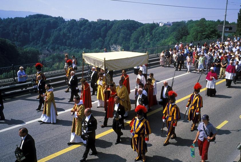 fete dieu procession web 1080